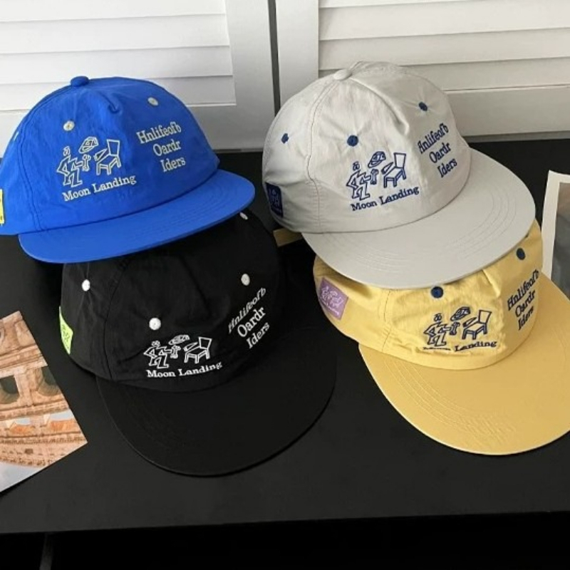 Streetwear Brand Beanie - Damska czapka baseballowa z haftem kreskówkowym,